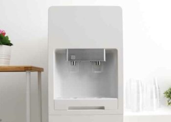 Hot water dispenser